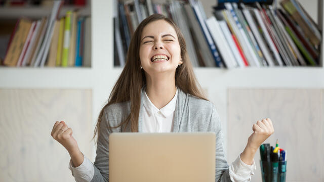 happy student 
